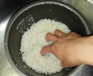 米を研ぎすぎると？美味しいお米の研ぎ方